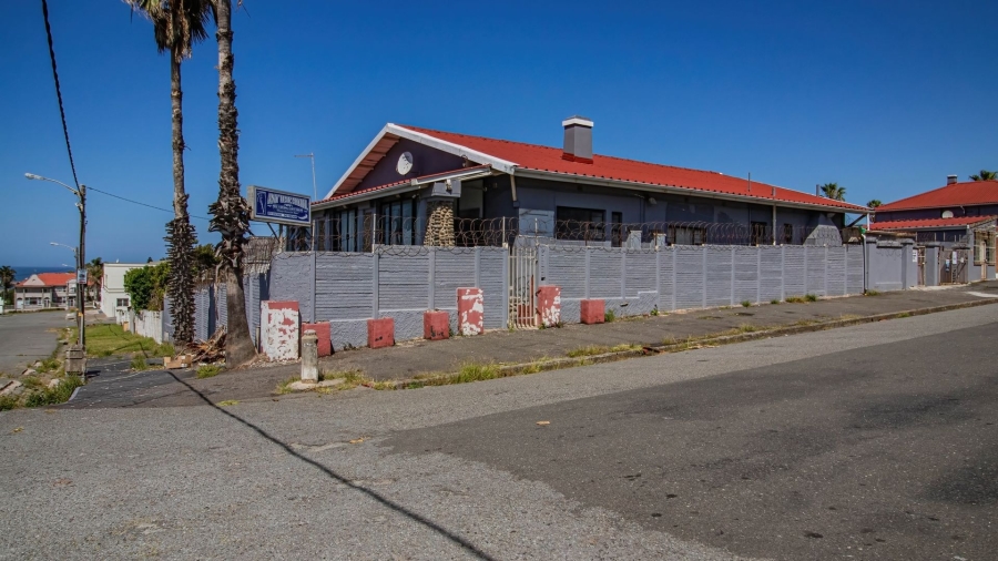 12 Bedroom Property for Sale in Quigney Eastern Cape